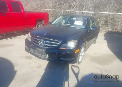 2014 Mercedes-Benz C 250 из США, поврежденный, VIN WDDGF4HB9EA963433